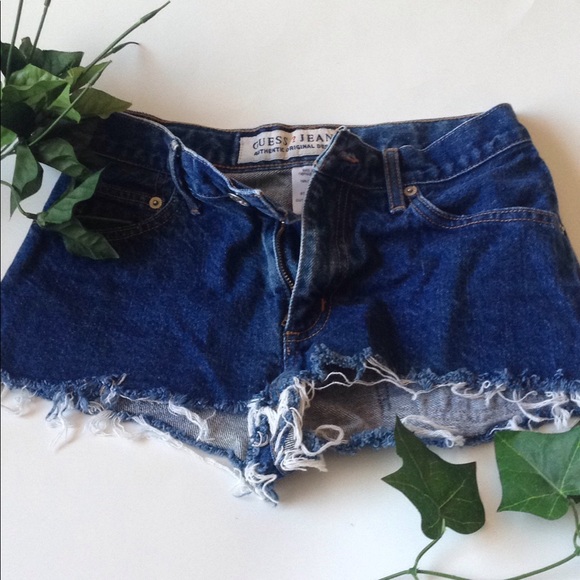Guess Pants - Guess super vintage cut off shorts 🌸